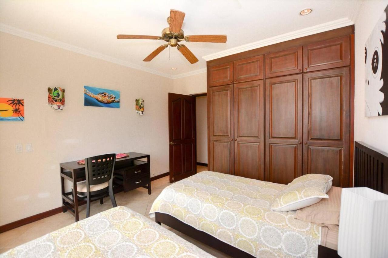 Exquisitely Decorated 5Th-Floor Aerie With Views Of Two Bays In Flamingo Villa Playa Flamingo Dış mekan fotoğraf